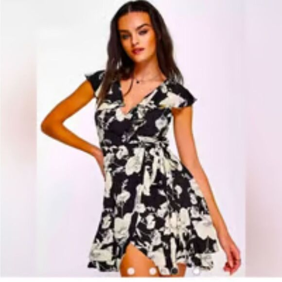 FREE PEOPLE French Quarter Print Wrap Flutter Sleeve Minidress in Onyx Combo. M - Picture 1 of 8
